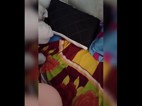 ❤️ منهنجي روم ميٽ گهر ۾ اڪيلي رهي ٿي ڇاڪاڻ ته هن جو مڙس موڪلن تي وڃي ٿو ۽ مان موقعو وٺان ٿو ته هن کي چوسان ۽ هن جي گدا کي کير سان ڀريان.